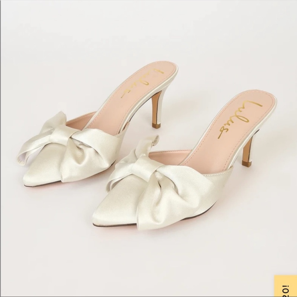 Lulu’s Lyle Ivory White Bow Pumps Heels